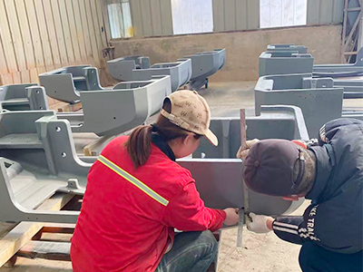 ¡Conquistando los desafíos de la industria! Zunhua Shengjian Fanrong Machinery resuelve con éxito problemas relacionados con el ajuste de curvatura del contrapeso de excavadora y la precisión de la superficie de montaje